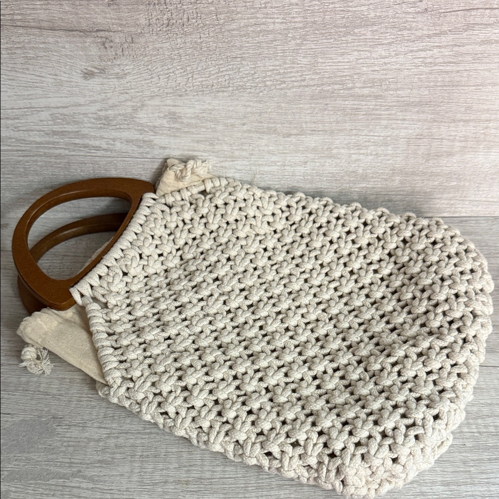 Straw Studios Beige Thick Knit Hand Tote with Wooden Handles and drawstrings - Picture 4 of 8